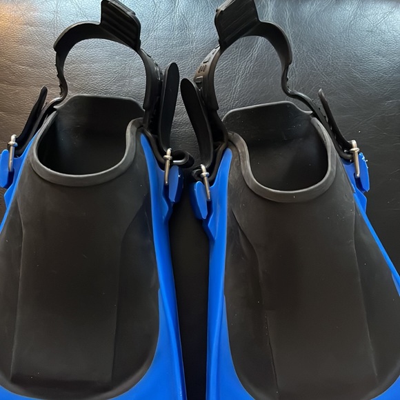 Adjustable snorkel fins size small 6-8 - Picture 3 of 7